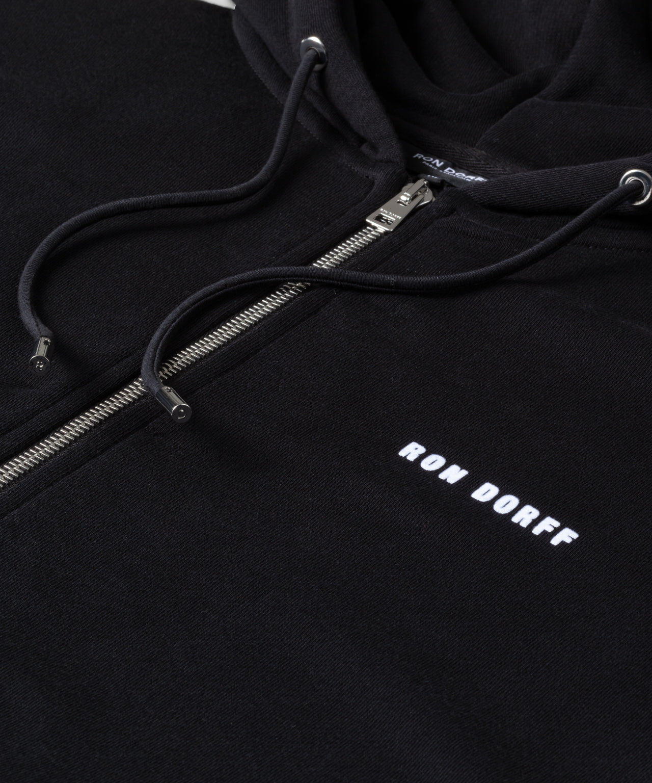 Sweatshirt à capuche zippé en coton organique: Noir