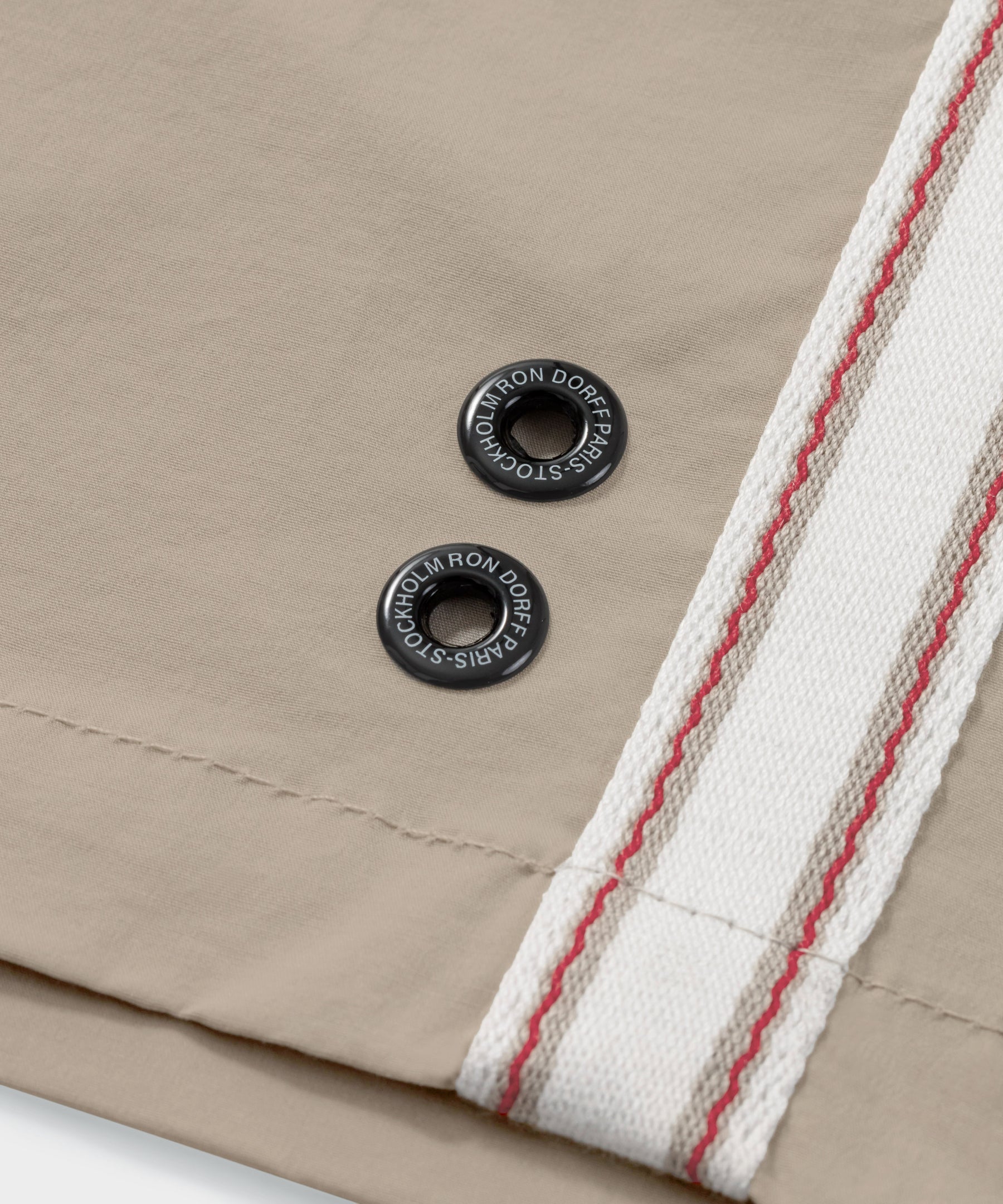 Short léger en coton élasthanne avec des bandes rayées: Gris beige