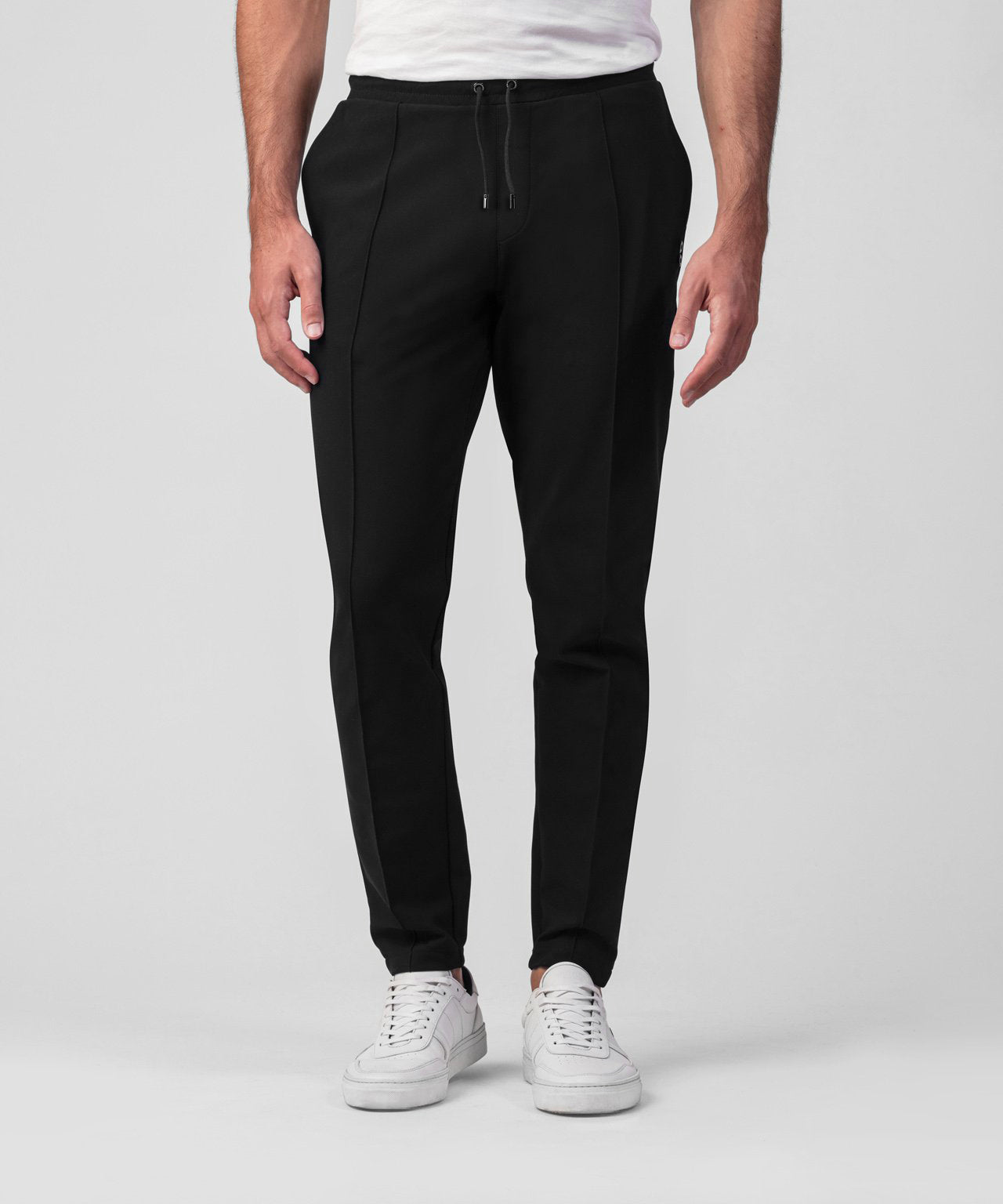 Pantalon coupe droite en tissu stretch: Noir
