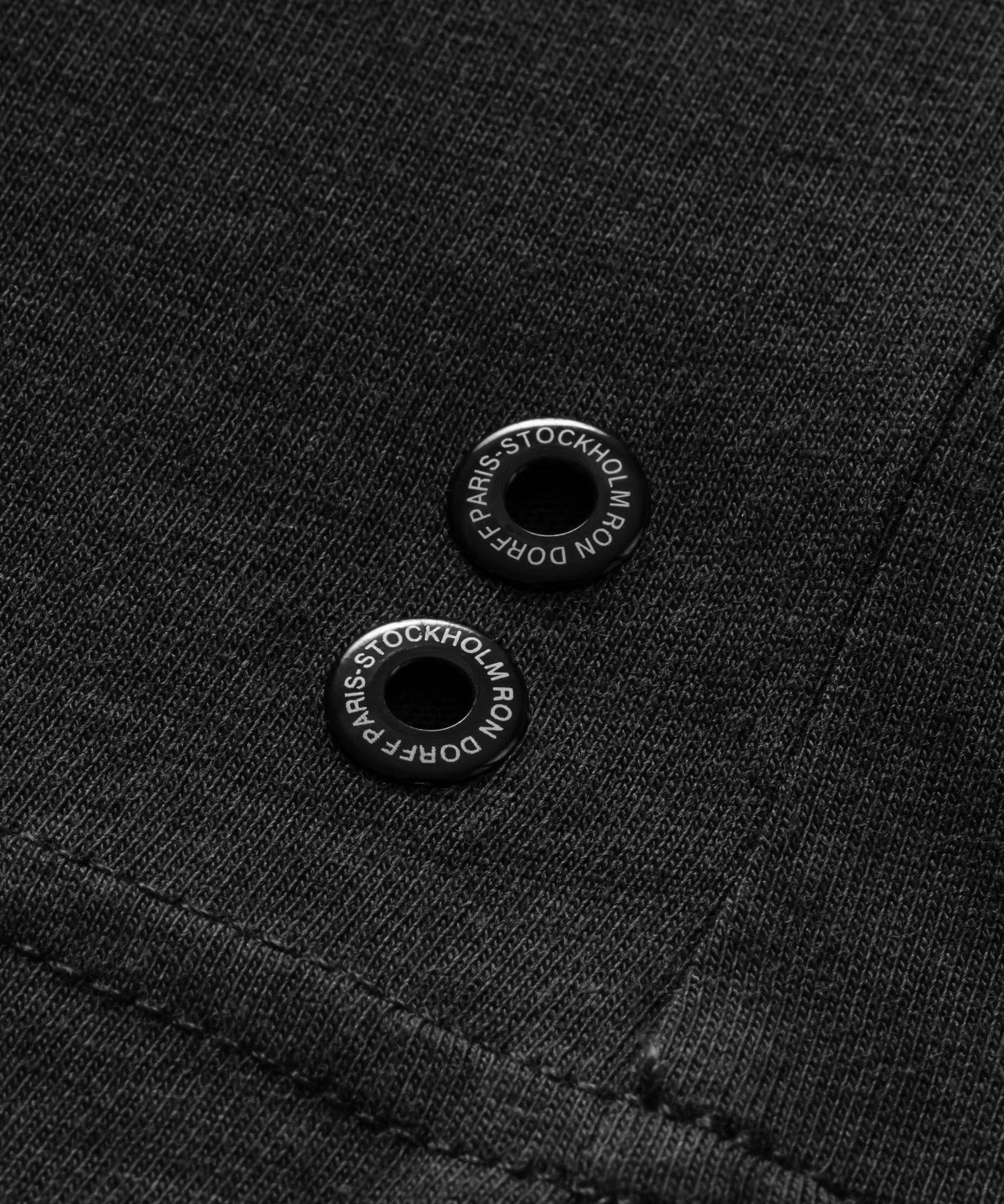 Langarm-T-Shirt Eyelet Edition: Schwarz
