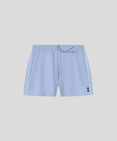 Short de sport court avec passepoil: Bleu ciel