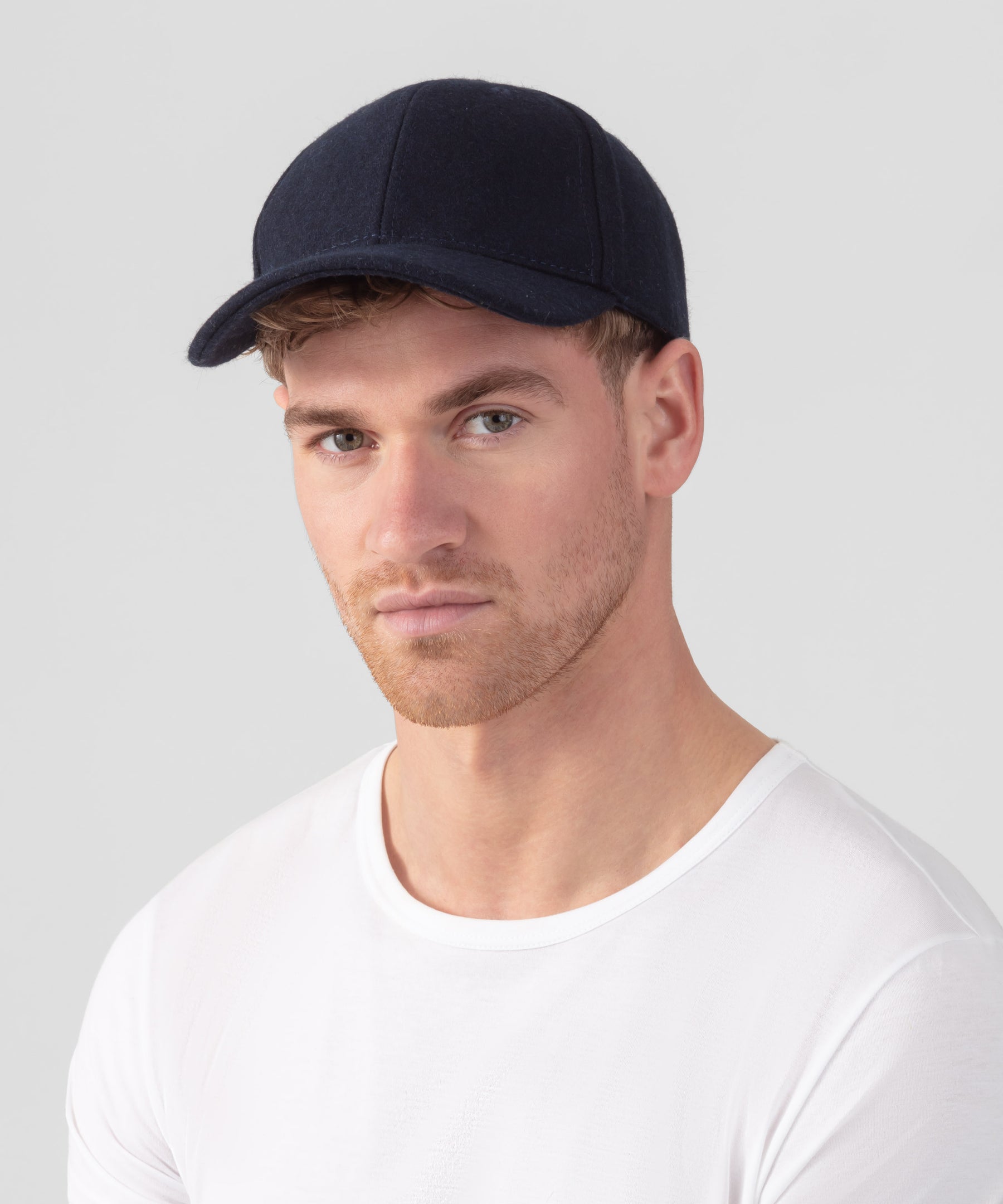 Casquette en laine brodée RON DORFF: Bleu marine