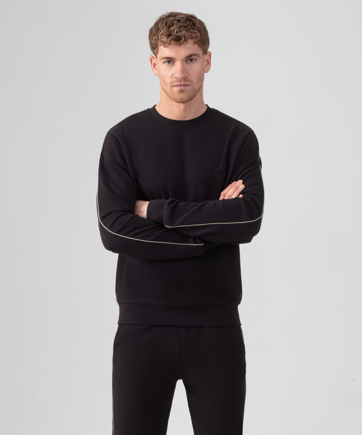 Sweatshirt en coton piqué avec passepoil: Noir