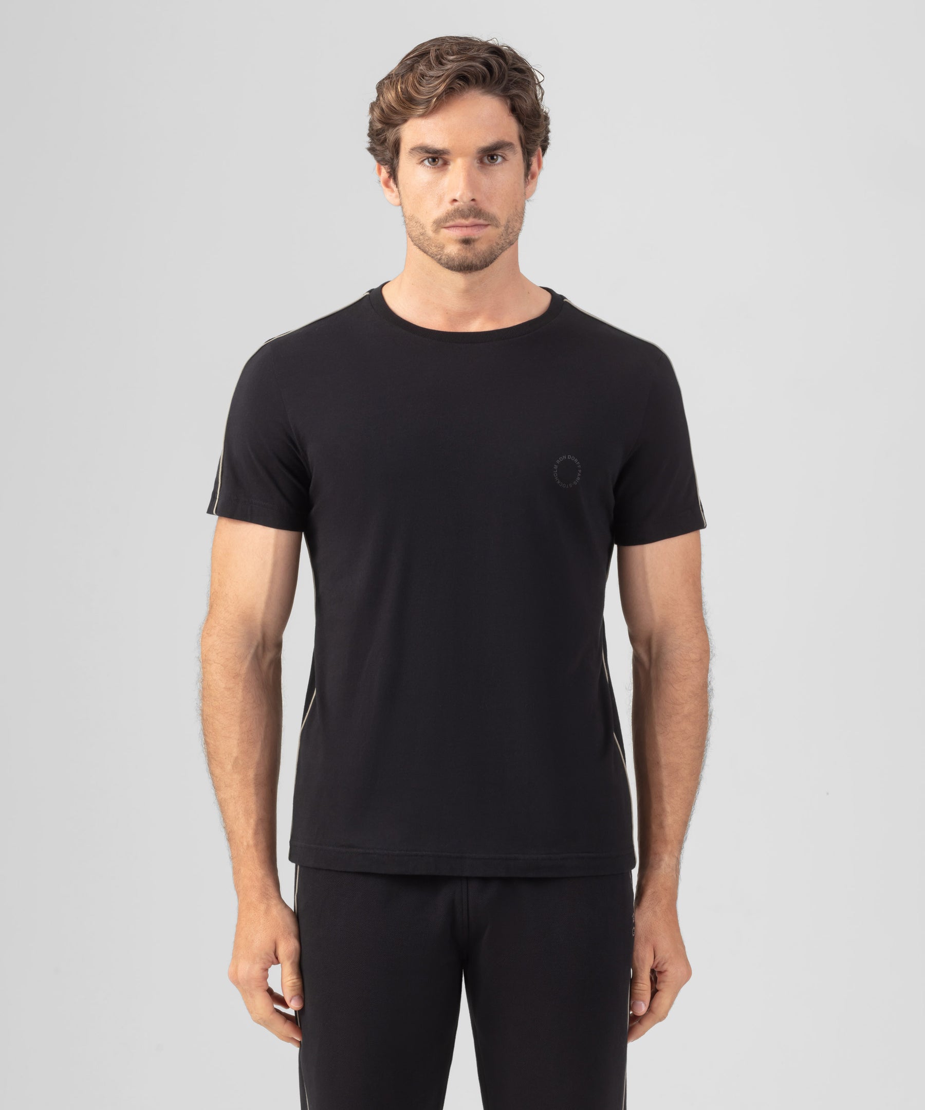 T-Shirt en coton organique avec passepoil: Noir