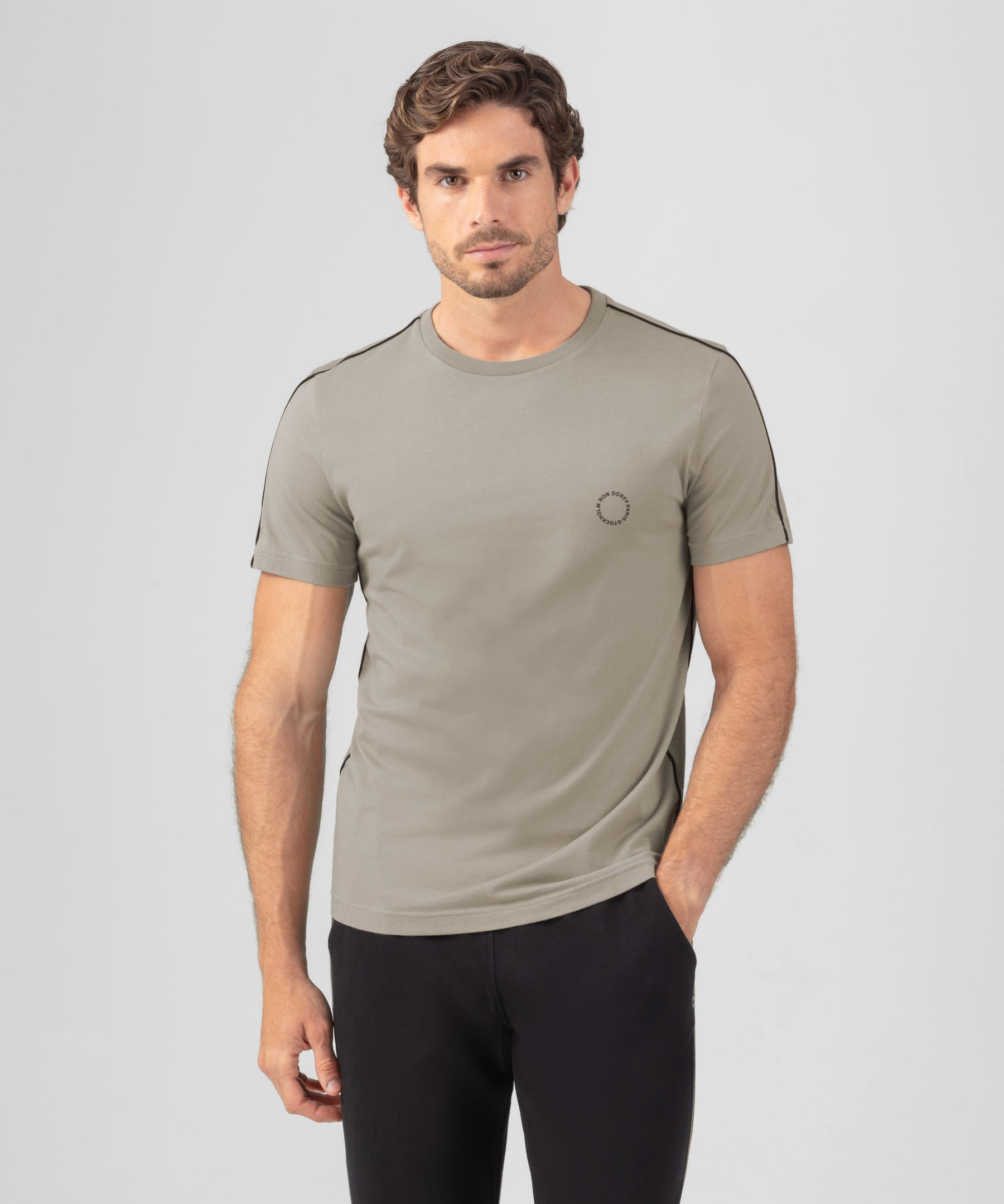 Organic Cotton T-Shirt w. Piping: Dusty Beige