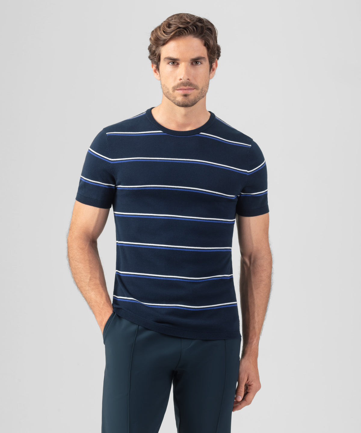 T-shirt en maille à rayures: Bleu marine