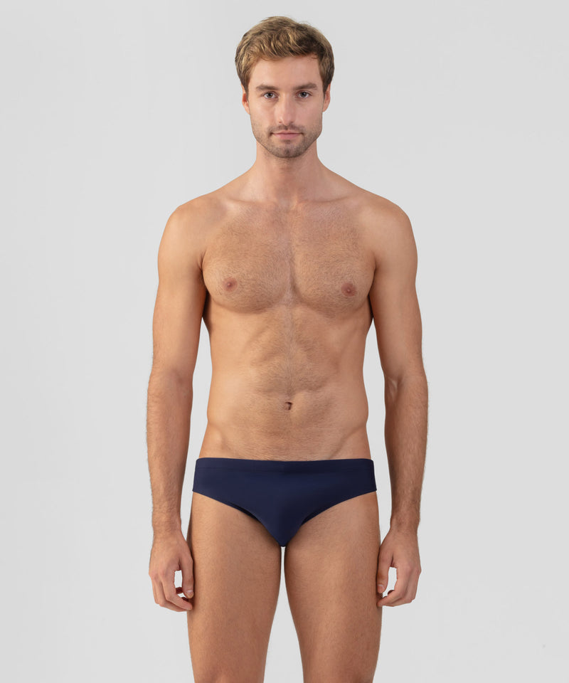 Enganliegende Badehose: Marineblau
