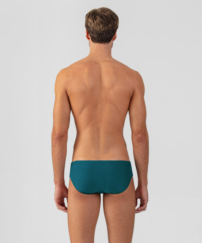 Slips de bain : Le grand plongeon