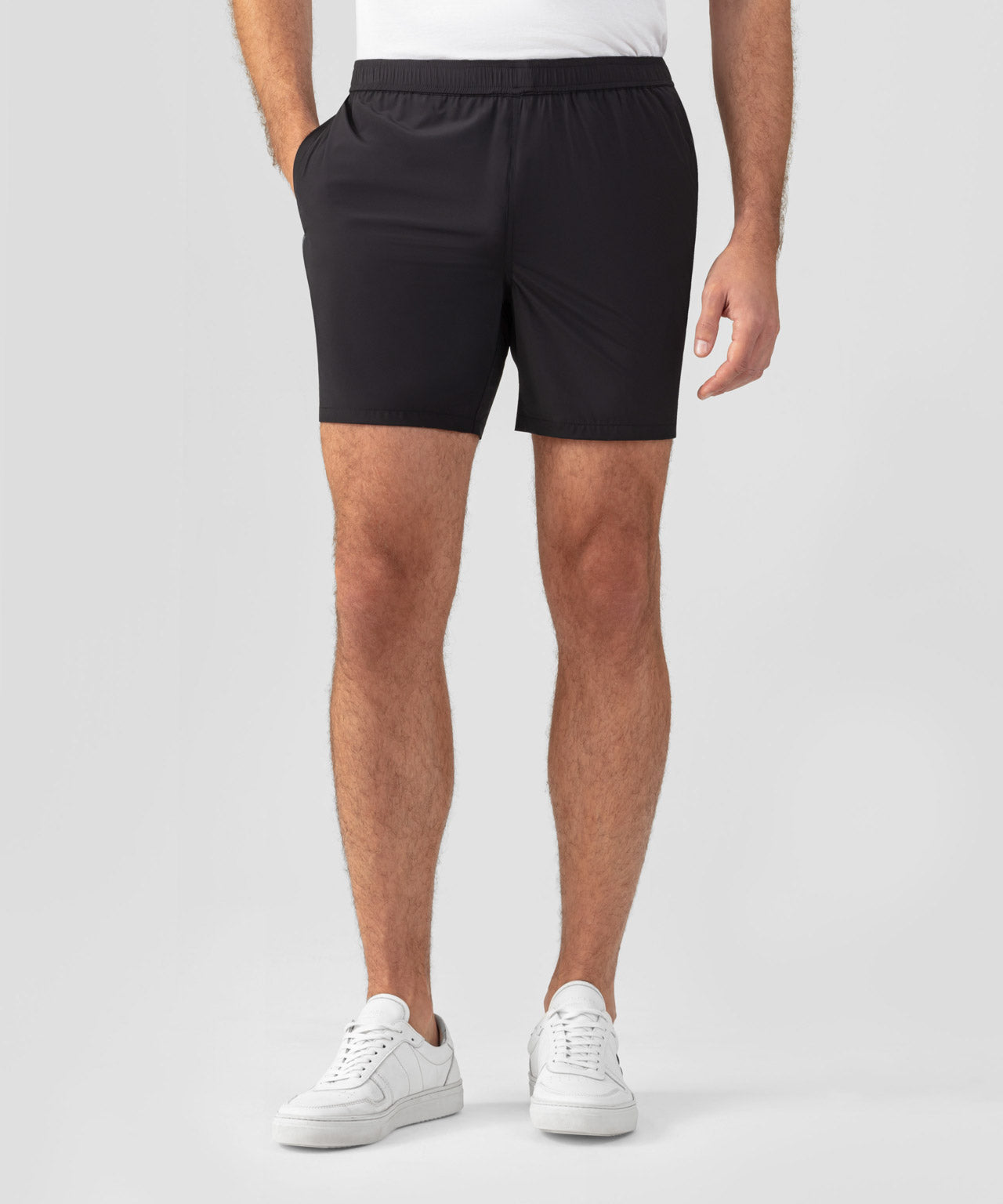 Gym-Shorts mit reflektierender Paspelierung: Schwarz