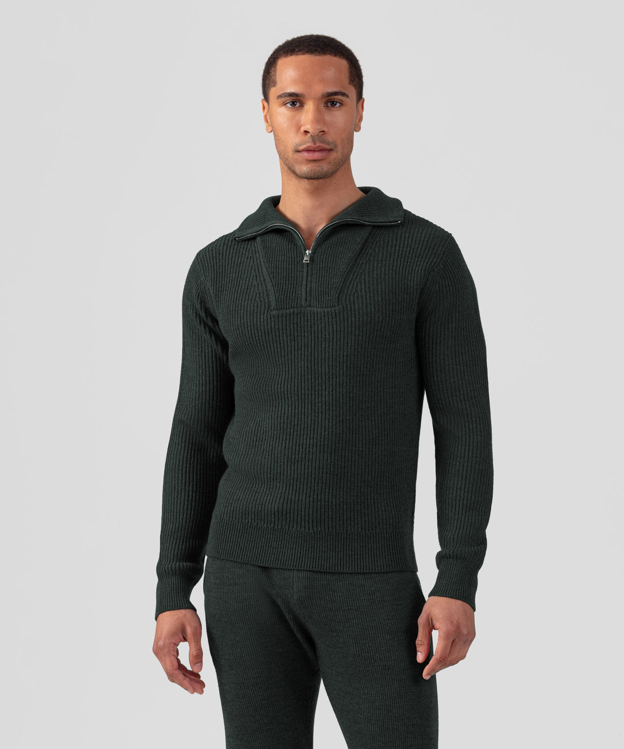 Pull en laine côtelée avec demi col zippé: Kaki foncé