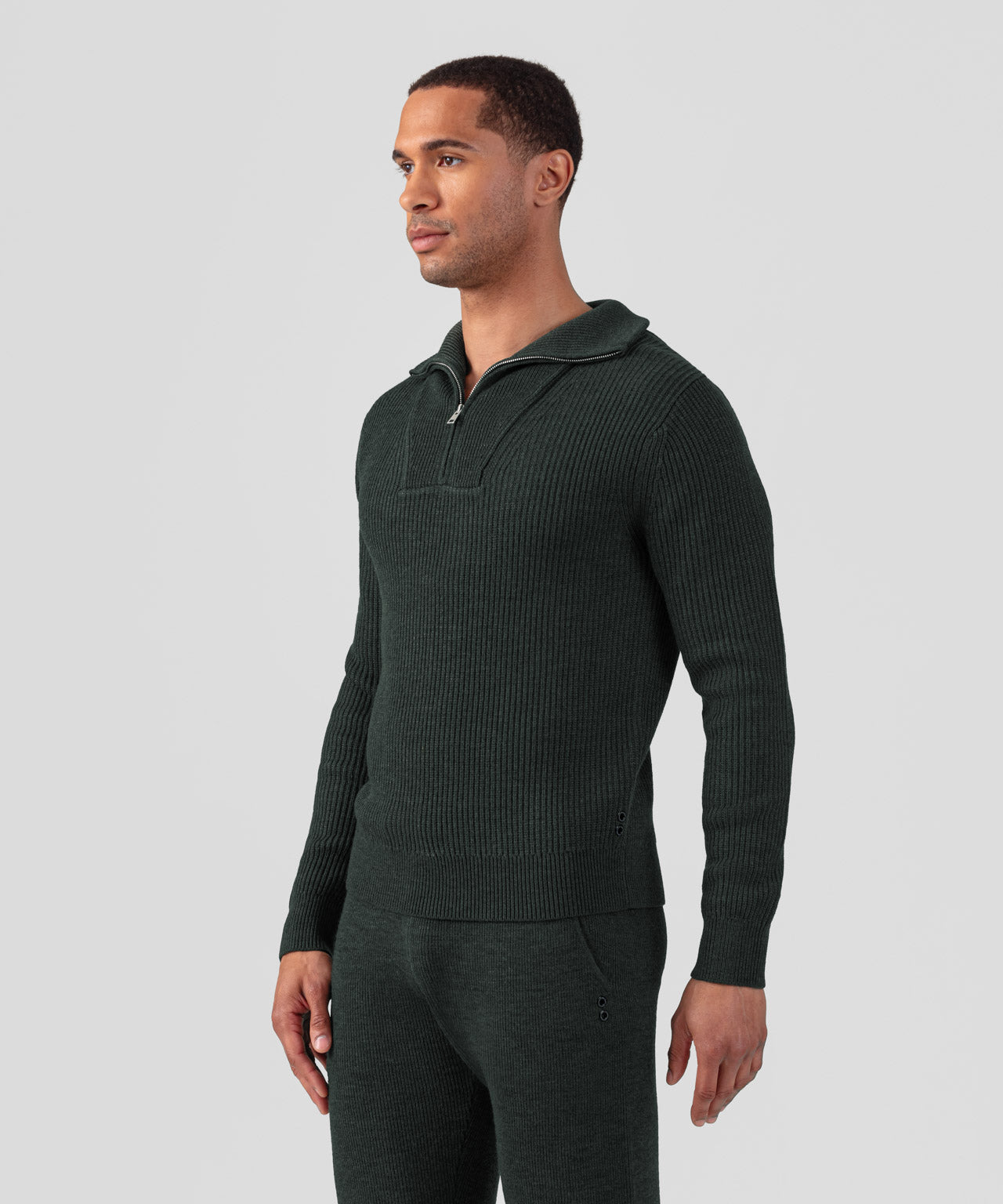 Pull en laine côtelée avec demi col zippé: Kaki foncé