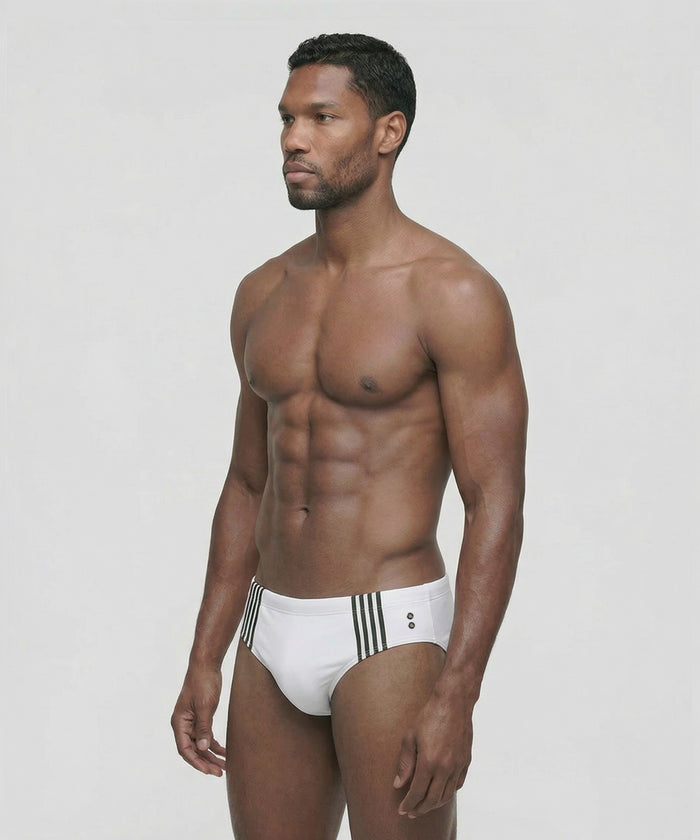 Swim Briefs w. Placed Vertical Thin Stripe: Weiß