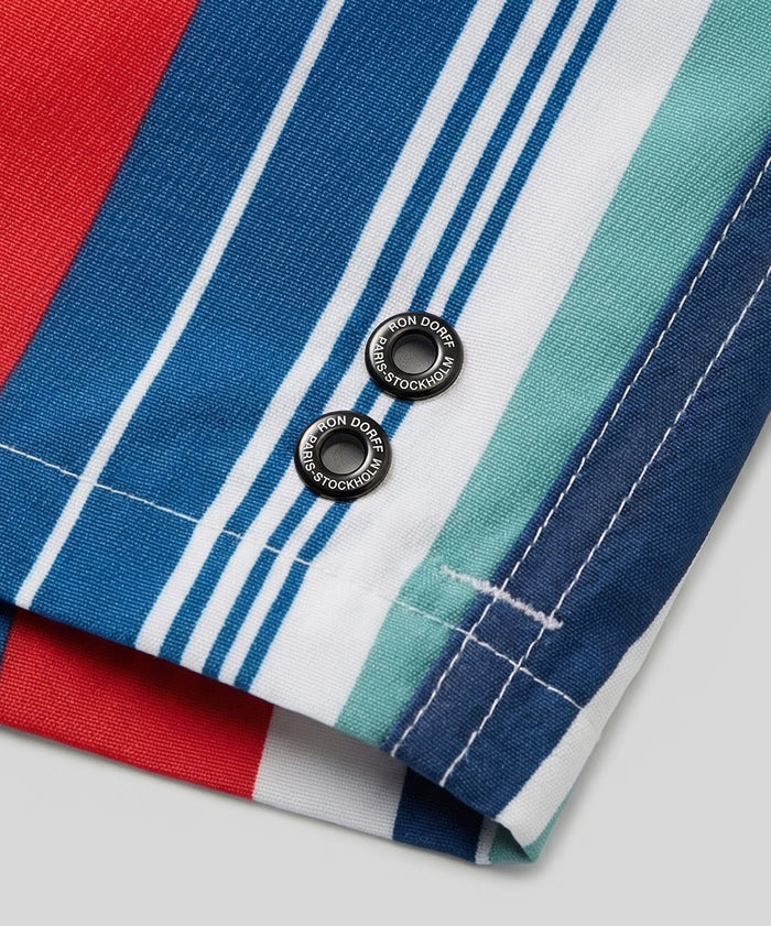 Badeshorts mit Retro-Streifen: Knallrot