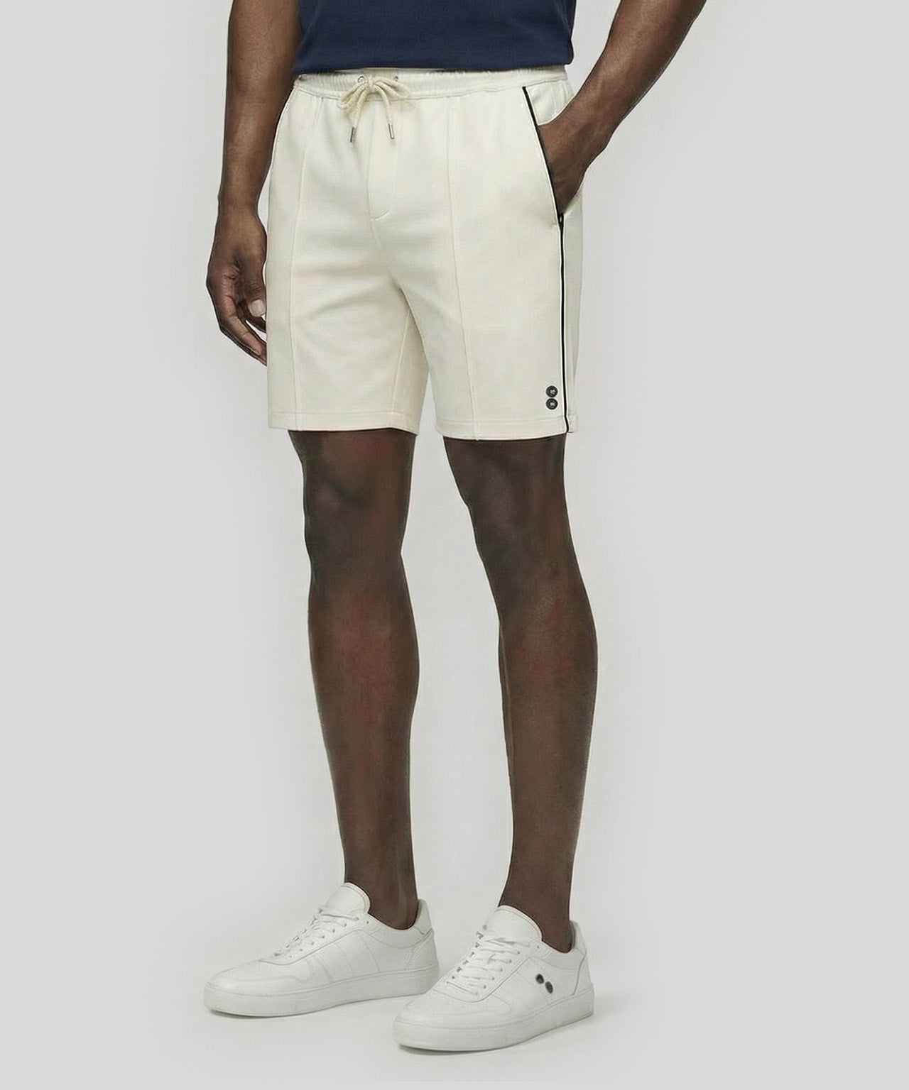 City Short avec Piping: Écru