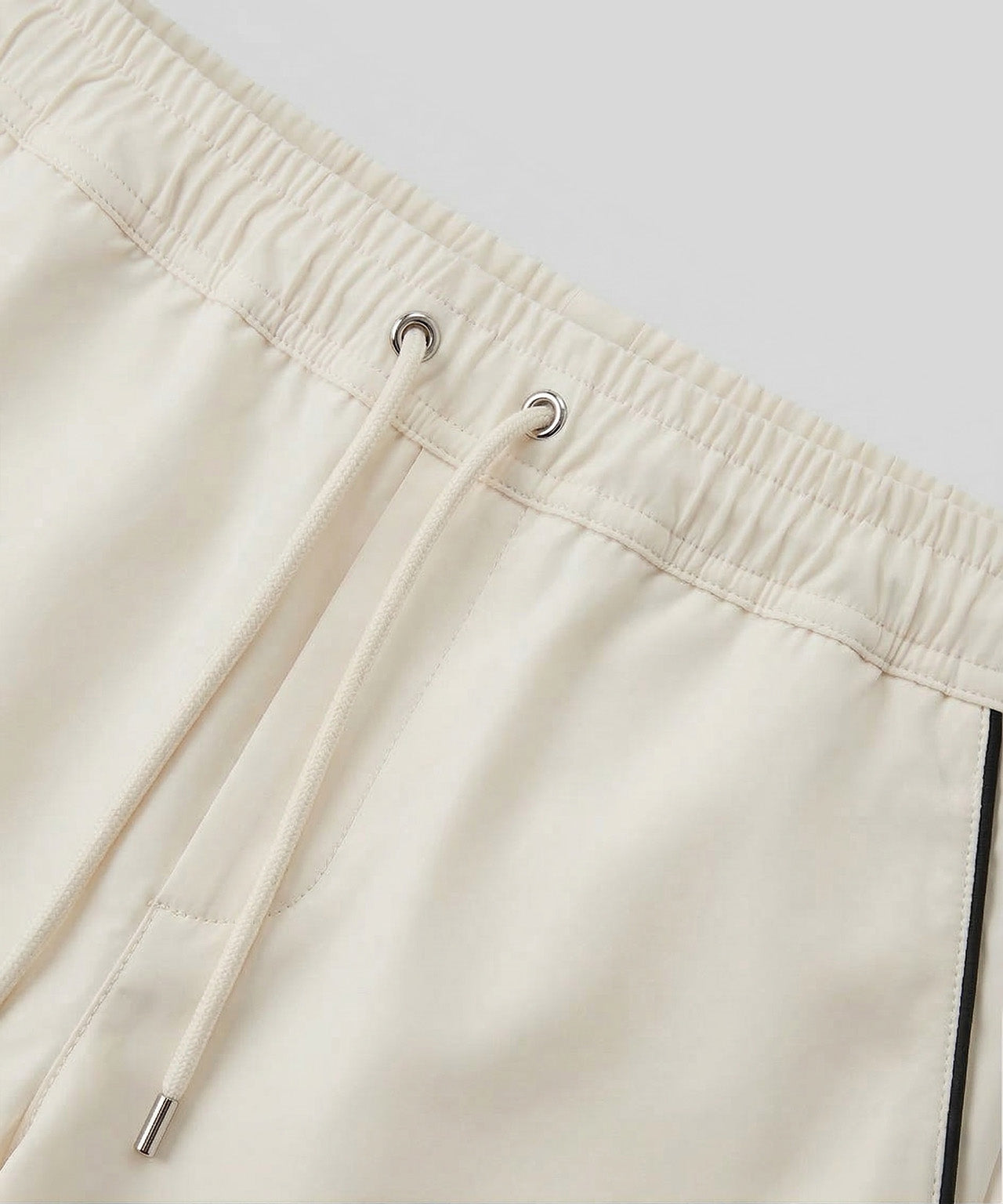 City Short avec Piping: Écru