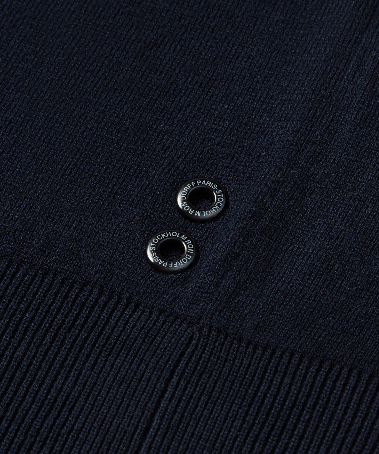 T-shirt col V en maille fine à lacets: Bleu marine