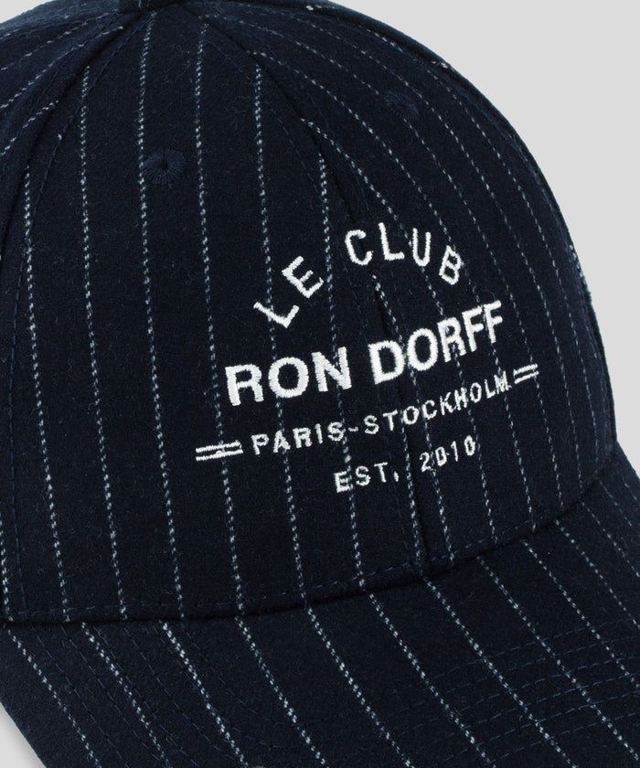 Casquette en laine à fines rayures verticales: Bleu marine/blanc