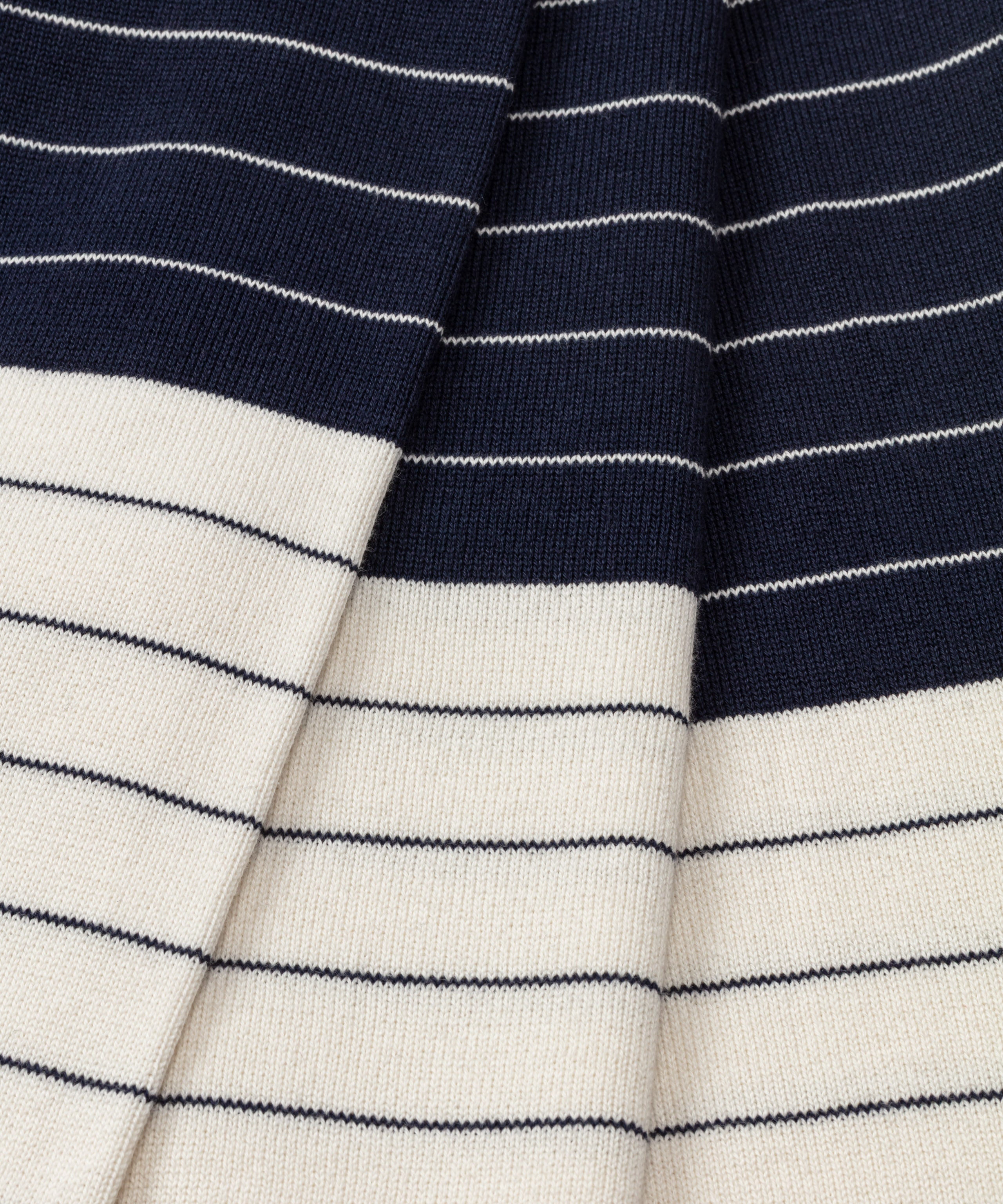 Pull en coton à fines rayures verticales: Bleu marine/blanc