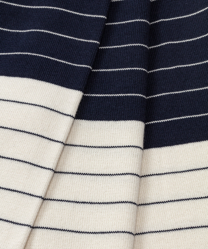 Pull en coton à fines rayures verticales: Bleu marine/blanc