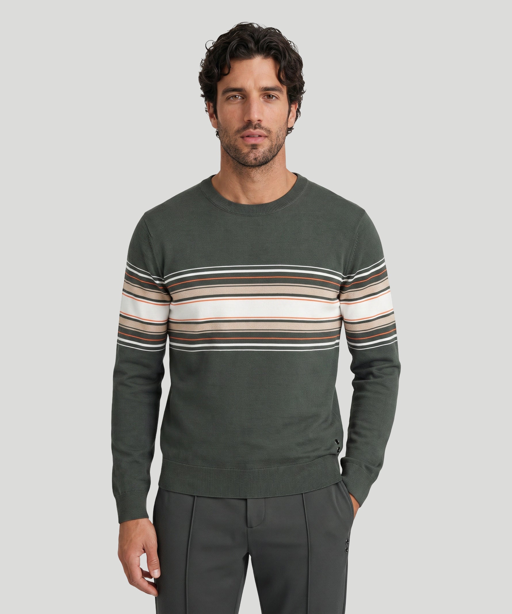 Pull en coton à fines rayures: Kaki foncé