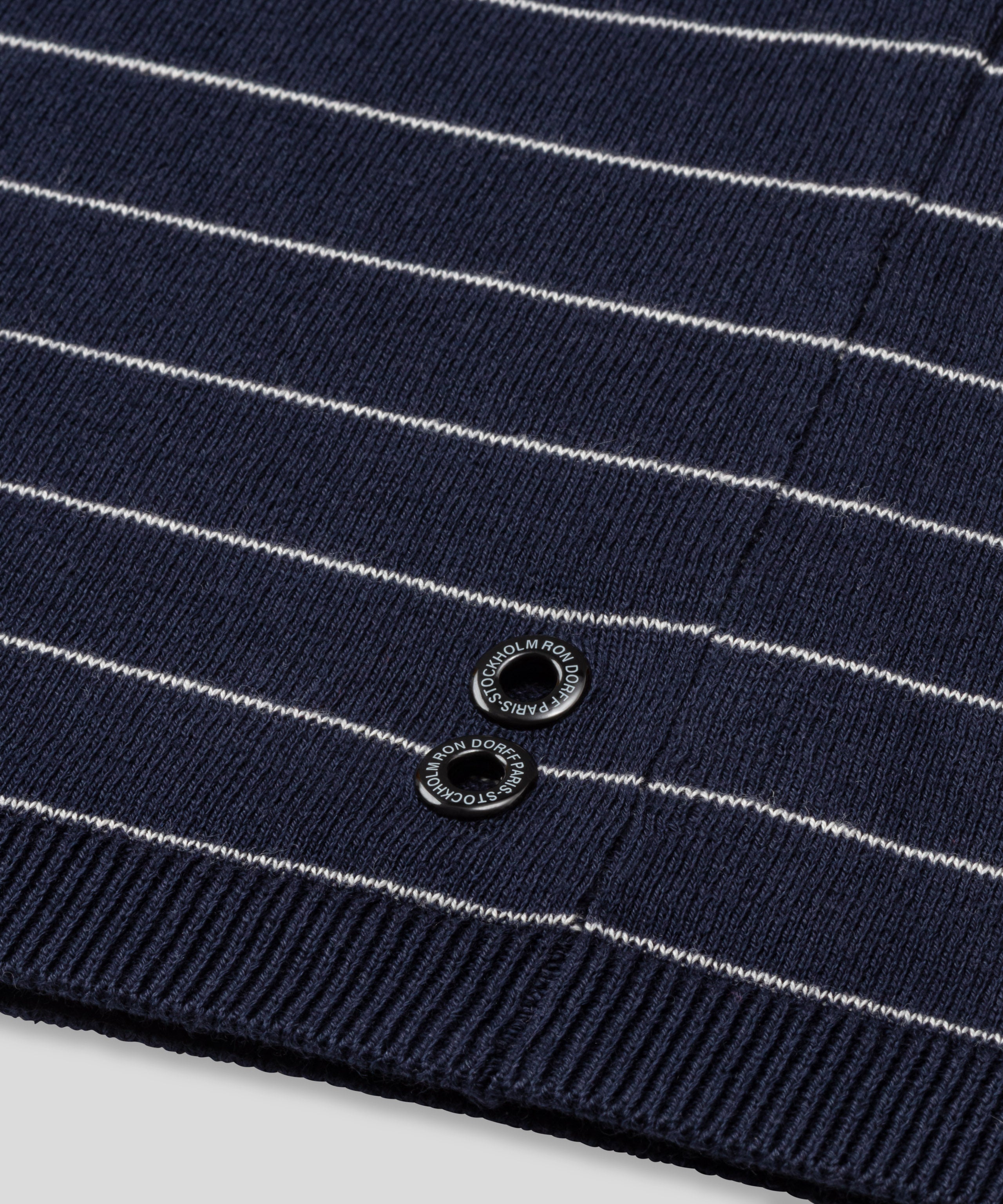T-shirt en maille à fines rayures verticales: Bleu marine/blanc