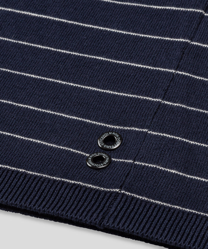 T-shirt en maille à fines rayures verticales: Bleu marine/blanc