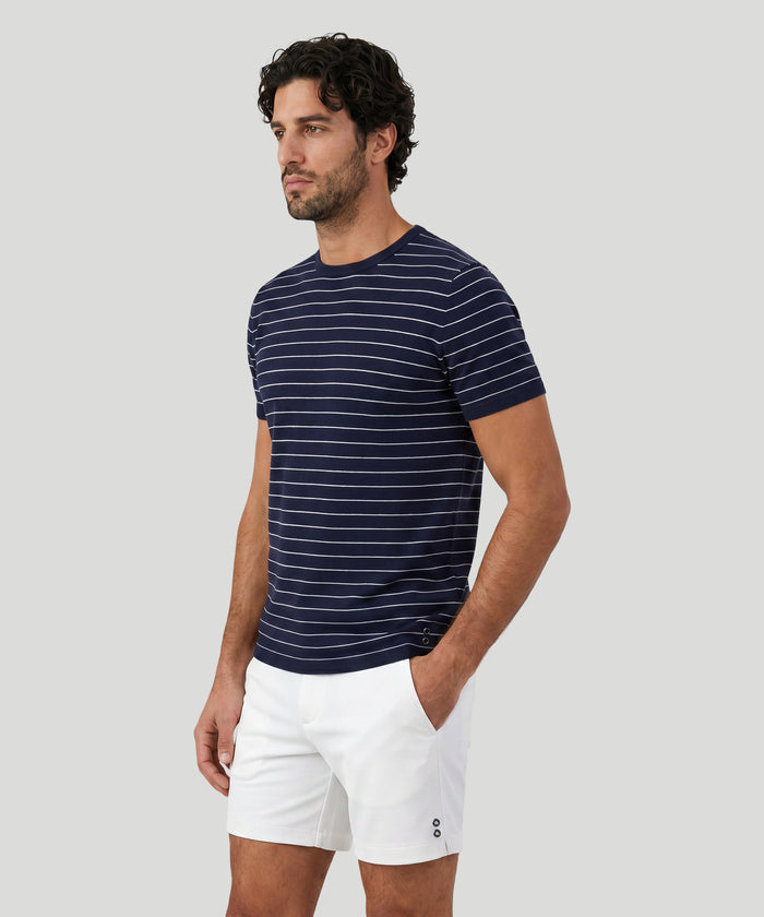 T-shirt en maille à fines rayures verticales: Bleu marine/blanc
