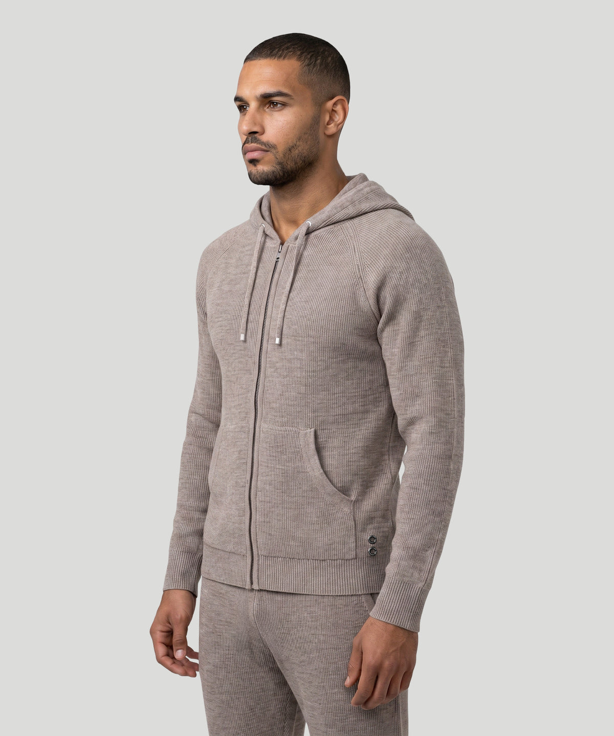Pull à capuche en laine côtelée: Beige sable