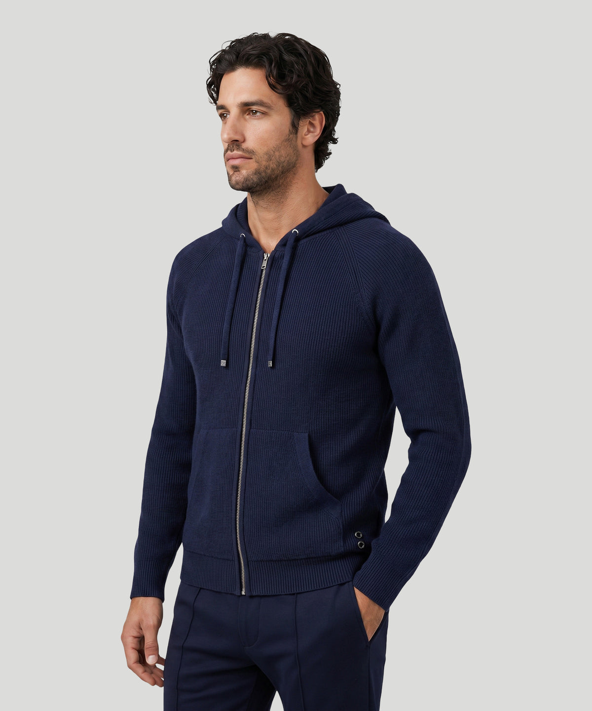 Pull à capuche en laine côtelée: Bleu marine