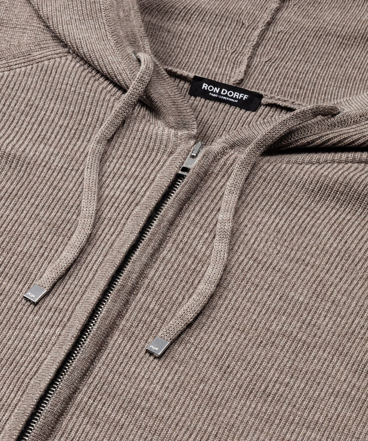 Pull à capuche en laine côtelée: Beige sable