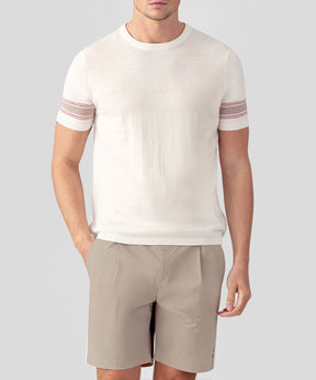T-shirt en maille à rayures placées: Écru