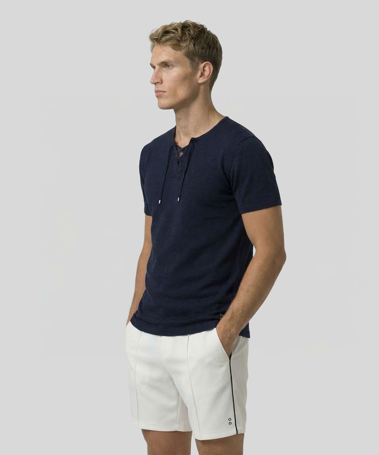 T-shirt col V en maille fine à lacets: Bleu marine