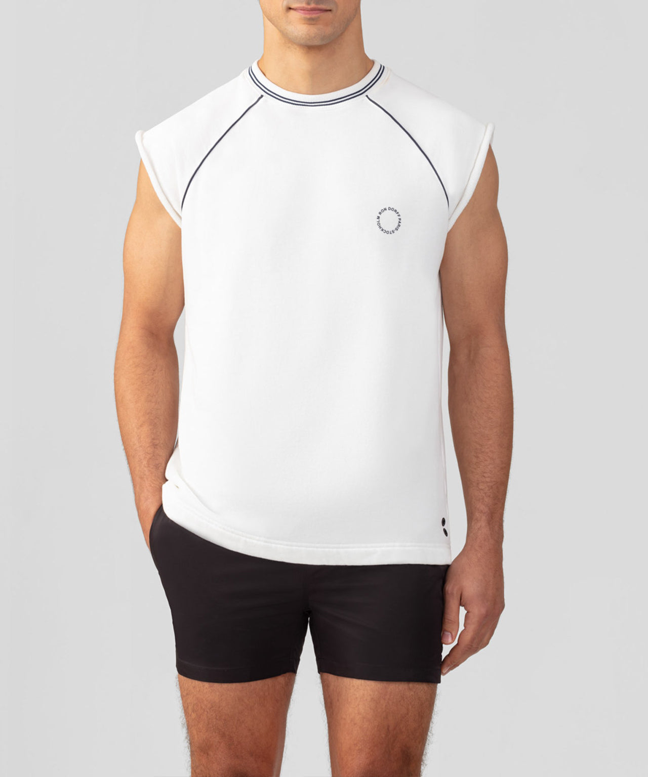 Sweatshirt sans manches en coton organique avec passepoil: Écru