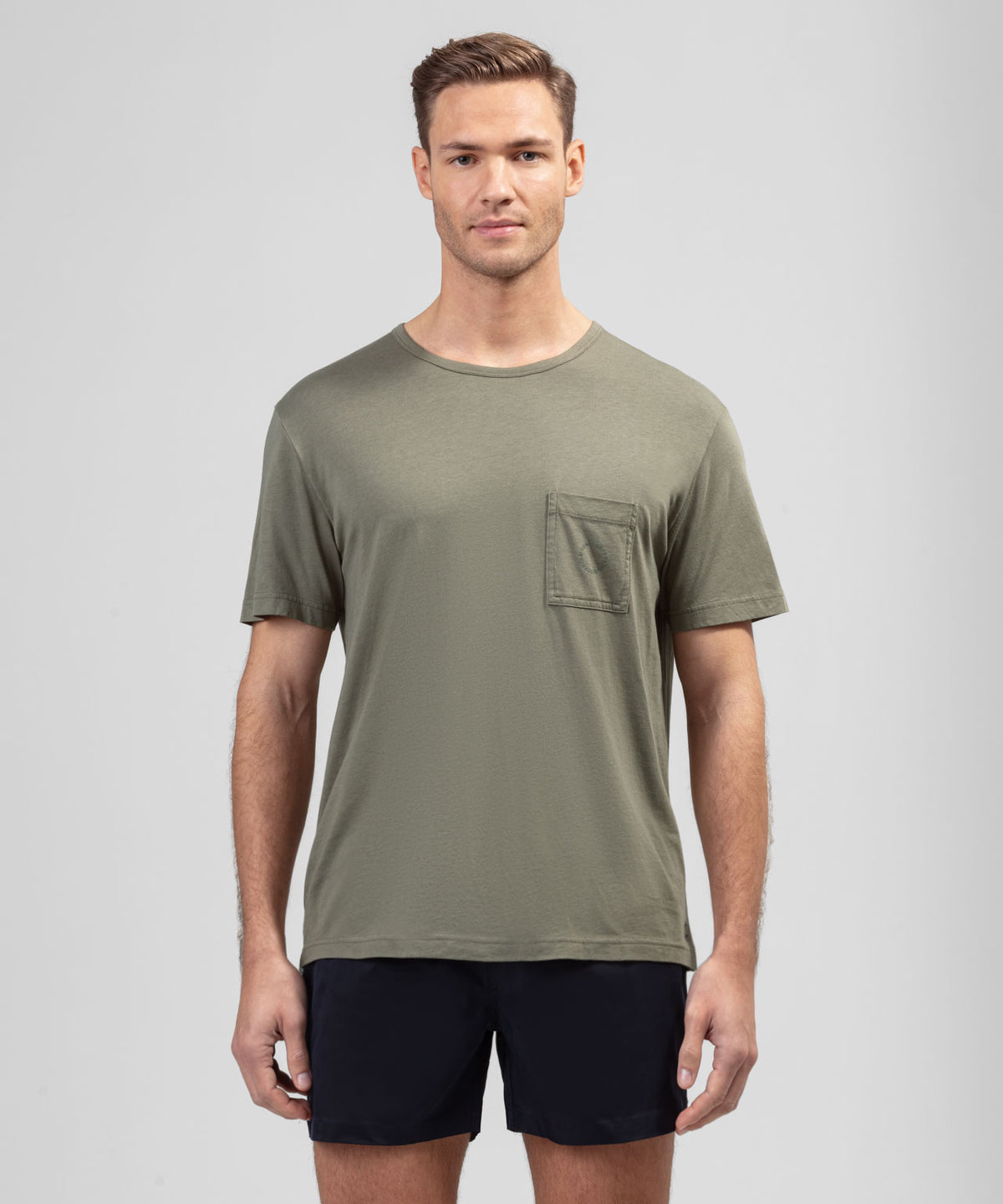T-Shirt en coton modal avec une poche poitrine: Vert olive